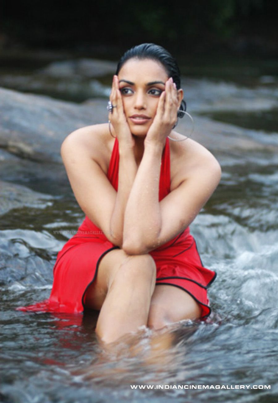 Actress Swetha Menon Sexy Photos Kamasutra Ad. 